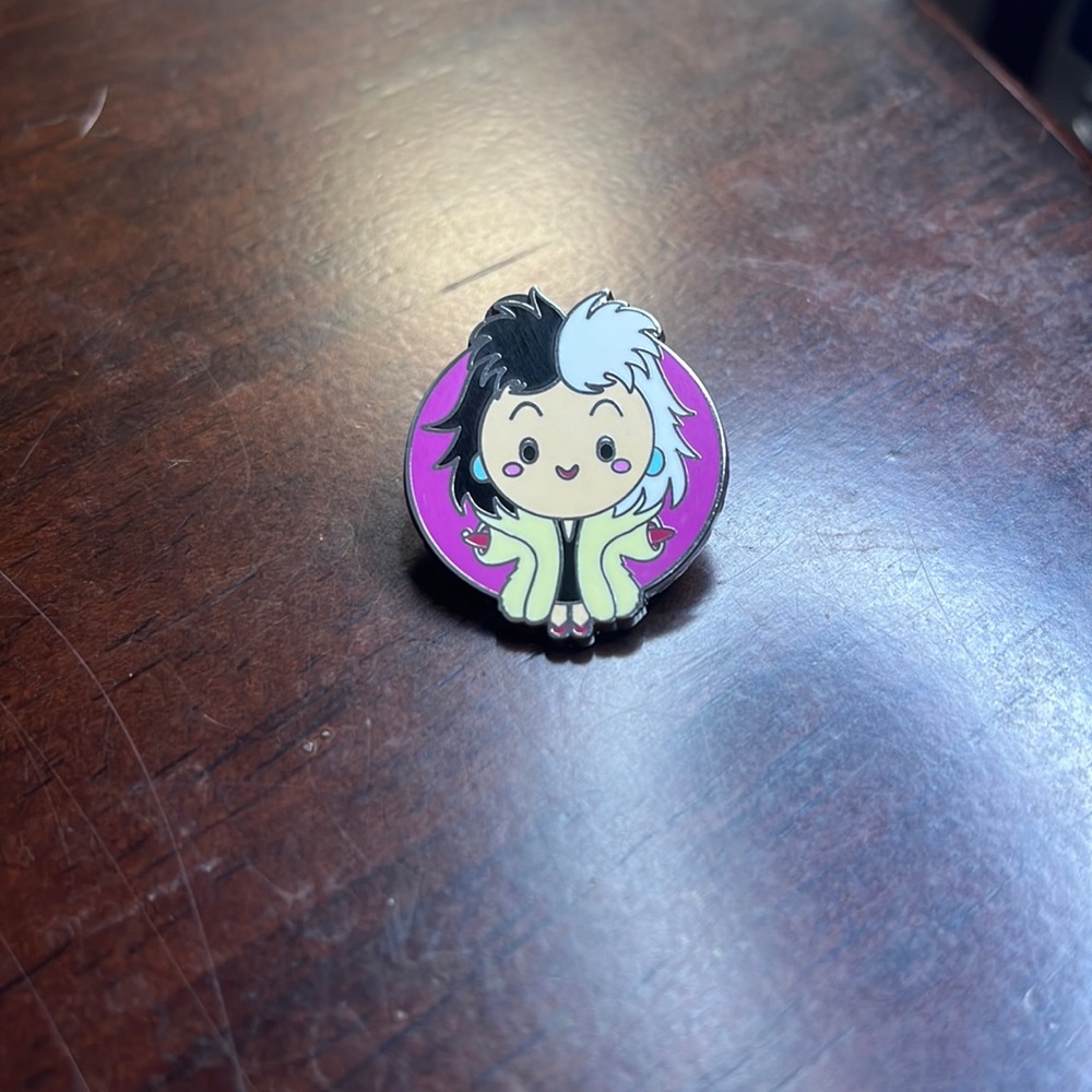 Disney Pin, cute Cruella De Vil